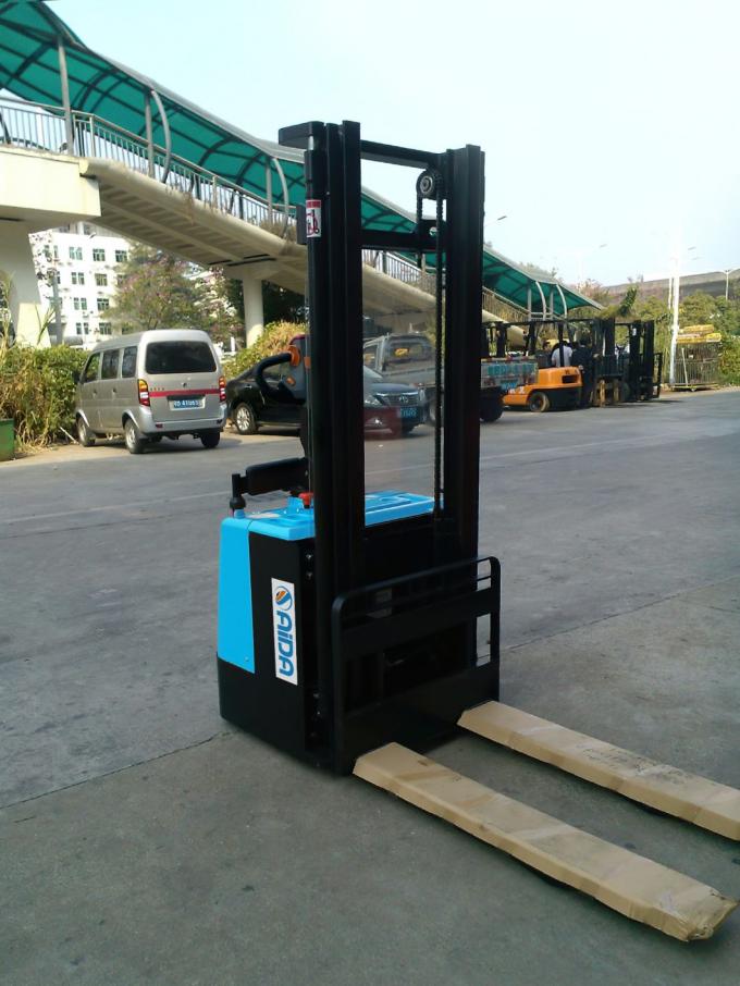 電動スタッカー リフト 5500mm 高さ PLC制御 自動電動スタッカー 1